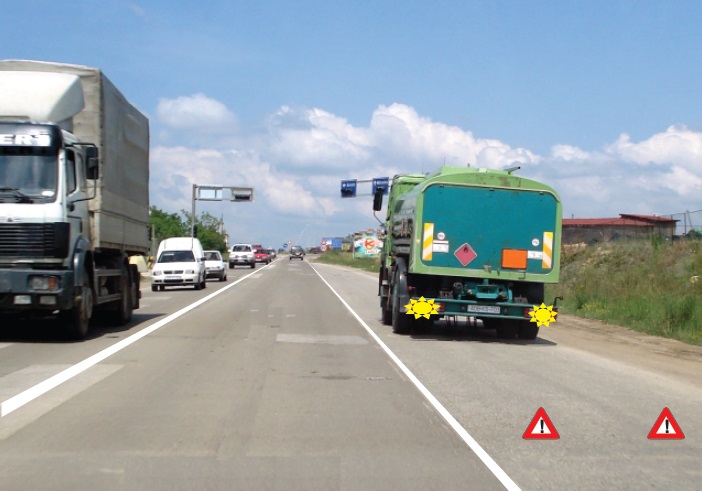 Kur duhet vendosur dy trekëndësha të sigurisë, si në foto?