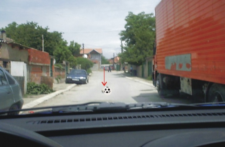 Si do të veproni nëse topi rrokulliset para jush?