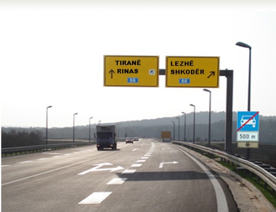 Çka paraqesin shenjat e trafikut si në foto?