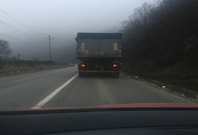 Çfarë kujdesi duhet të keni gjatë ngasjes jashtë zonës urbane në këtë situatë?