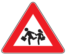 Çka paralajmëron kjo shenjë e trafikut?