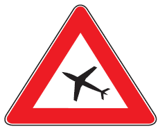 Çka paralajmëron kjo shenjë e trafikut dhe në cilin grup të shenjave bënë pjesë?