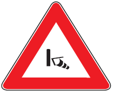 Çka paralajmëron kjo shenjë e trafikut?