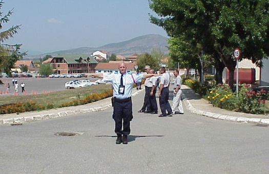 Cilët pjesëmarrës e kanë kalimin e lirë sipas pozitës së policit?